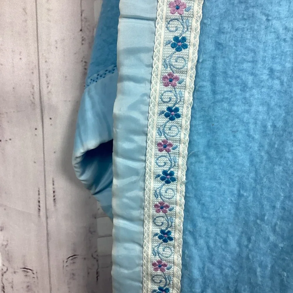 Sears Fiberwoven Blanket Blue w/ Embroidered Satin Trim 64